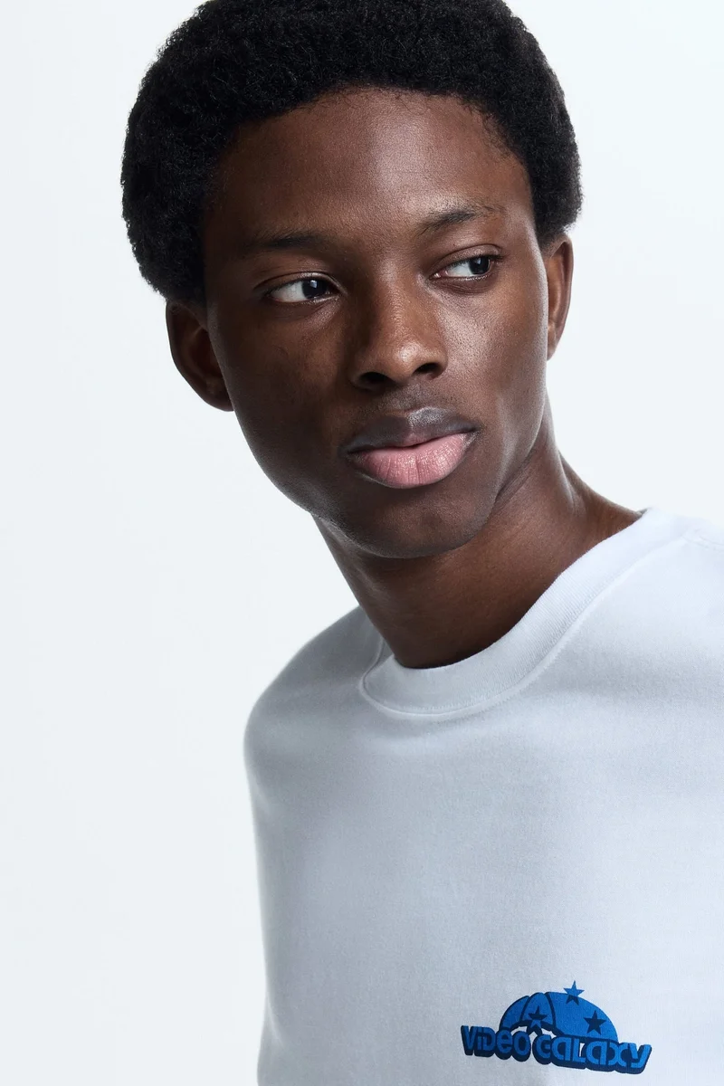 اتش اند ام تي-شيرت بقصة مريحة